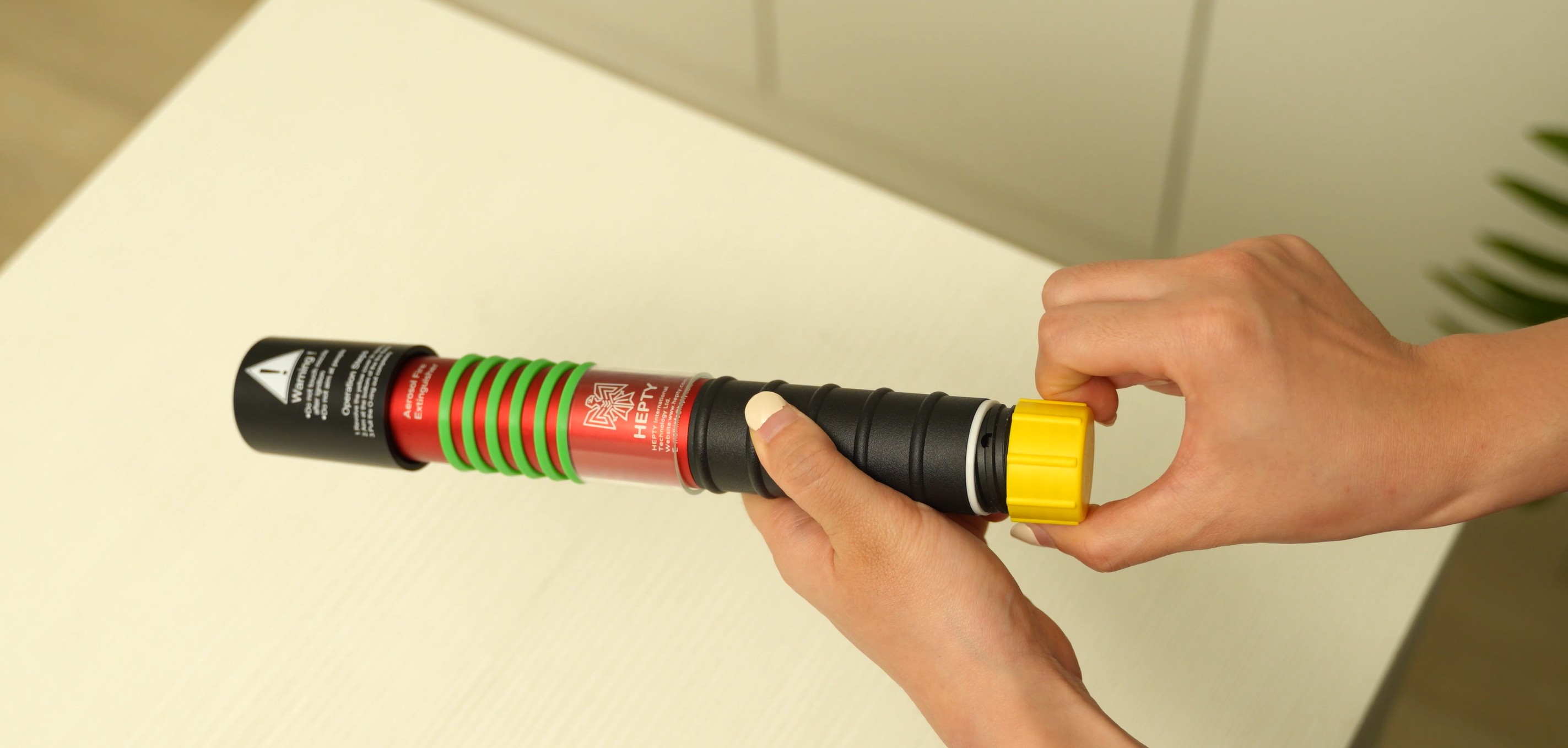 STEP 1 轉開保護蓋